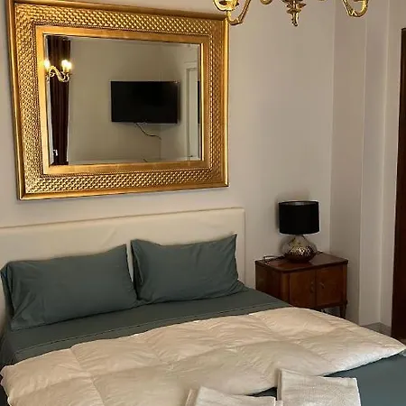 Stanza Privata 2 O 3 Posti Letto Con Bagno Privato In E Balcone Casa Vacanze Cado Dalle Nubi *