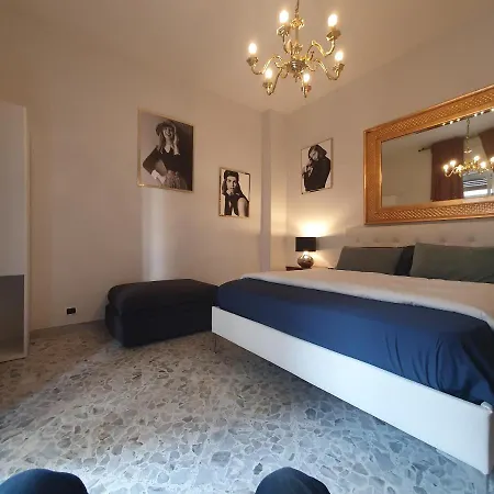 Stanza Privata 2 O 3 Posti Letto Con Bagno Privato In E Balcone Casa Vacanze Cado Dalle Nubi Guest house *