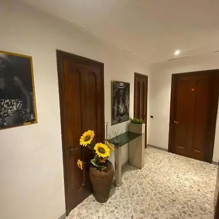 Stanza Privata 2 O 3 Posti Letto Con Bagno Privato In E Balcone Casa Vacanze Cado Dalle Nubi Bari