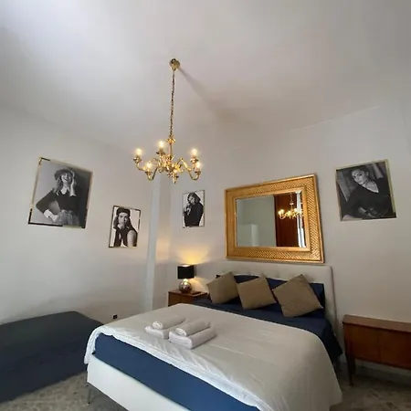 Stanza Privata 2 O 3 Posti Letto Con Bagno Privato In E Balcone Casa Vacanze Cado Dalle Nubi * Bari