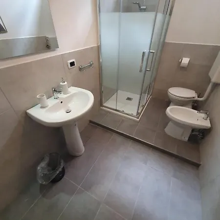 Stanza Privata 2 O 3 Posti Letto Con Bagno Privato In E Balcone Casa Vacanze Cado Dalle Nubi * Bari