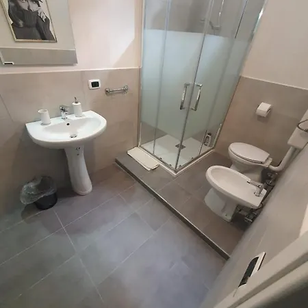 Penzion Stanza Privata 2 O 3 Posti Letto Con Bagno Privato In E Balcone Casa Vacanze Cado Dalle Nubi Bari